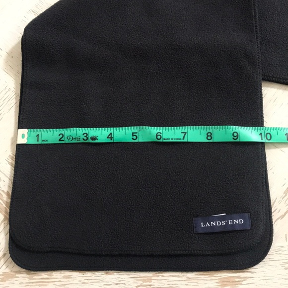 Lands’ End Black Fleece Scarf - Picture 3 of 3